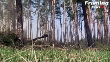 Howitzer Ukraina menembakkan peluru di Donbas utara