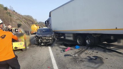 중부내륙고속도로 괴산나들목에서 8대 추돌...6명 다쳐 / YTN