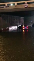 Chuva forte alaga tesourinha na quadra 209 da Asa Norte