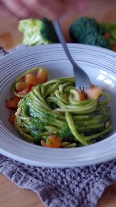 BROCCOLI_AND_SALMON_SPAGHETTI_#short #food #recipe