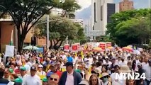 Francisco Santos invita a salir a marchar el 22 de abril