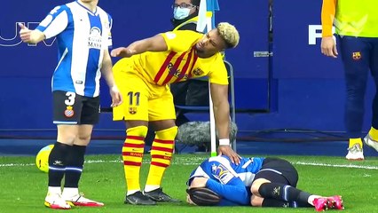 Football moments when 1 vs 1 isn_t fair