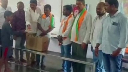 హుజురాబాద్: ఆయన ఆశయ సాధనకు మనమంతా కృషి చేయాలి..!