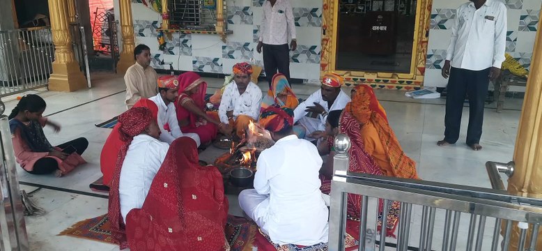 रावण दहन से पहले आतिशबाजी से सतरंगी हुआ आसमान