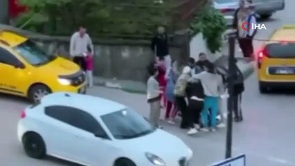 Bursa’da kadınların yan bakma kavgası kamerada