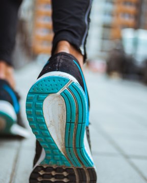 Des Français inventent une paire de semelles à assistance électrique pour marcher deux fois plus vite (1)