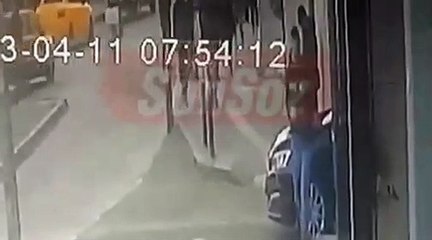 İzmir'de CHP seçim bürosuna taşlı saldırı