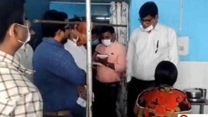 पश्चिमी चंपारण: सीएस ने अस्पताल का किया निरीक्षण, अनुपस्थित कर्मियों की काटी गई हाजीरी