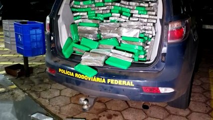 PRF apreende mais de 300 kg de maconha em veículo Corsa na BR-277
