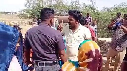 पार्षद पति ने धमकाया तो अधिशासी अधिकारी ने मुक्के चलाए