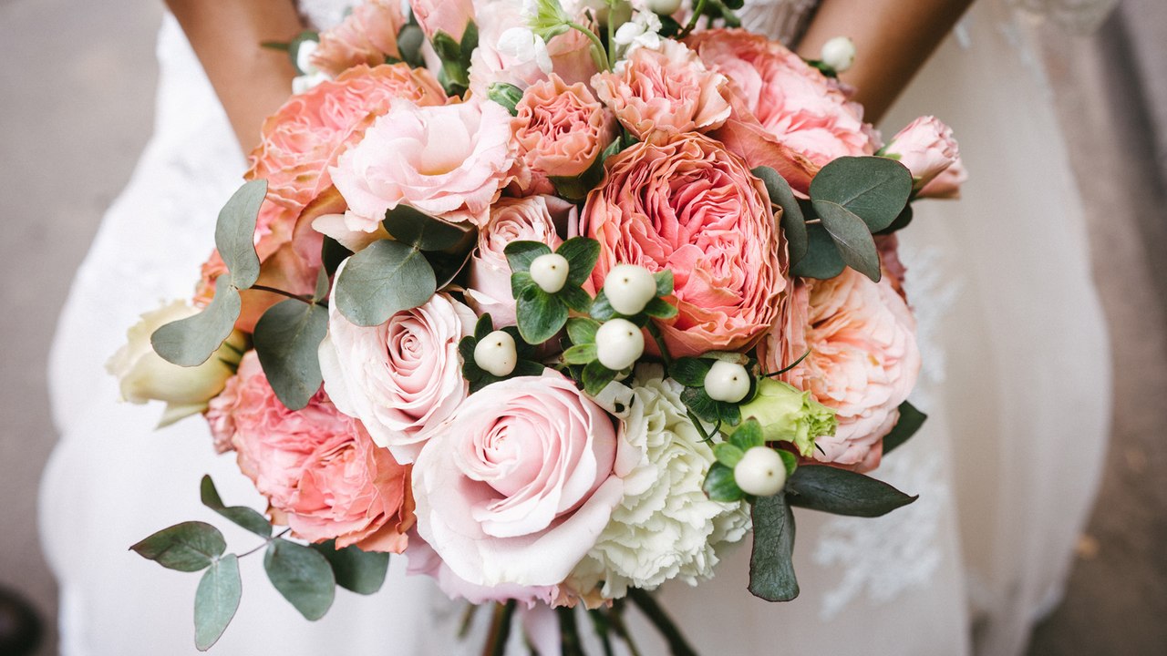 Brautstrauß: Diese Bedeutung haben Rosen, Callas & Co.