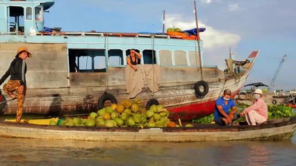Vietnam’s Boat Noodle Lady!! CHEAPEST Noodles Ever!!