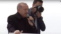 Cumhurbaşkanı Erdoğan, Ankara Spor Salonu önünde vatandaşlara hitap etti