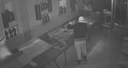 Esenyurt’ta kuyumcu dükkanı soygunu: 4 kilo altın çaldılar