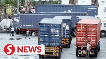Foreigners not allowed to drive trailers, says Loke