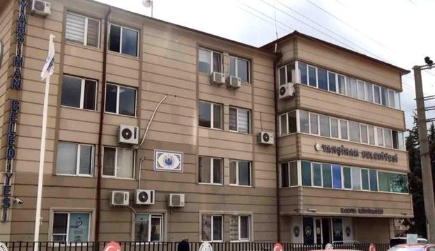 11 ili etkileyen depremlerin ardından harekete geçen belediye, Afet İşleri Müdürlüğü kurdu