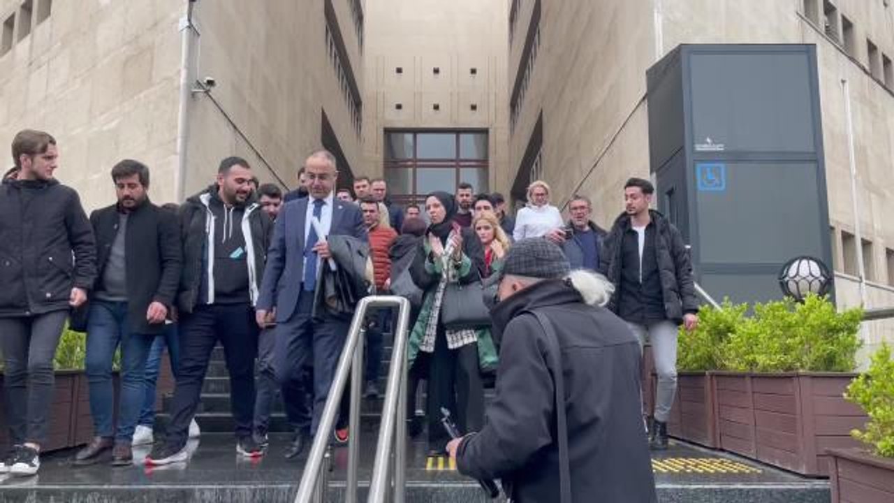 Bursa'da "Erdoğan Sayesinde" Etiketleri Nedeniyle Gözaltına Alınan CHP Gençlik Kolları Üyesi Serbest Bırakıldı