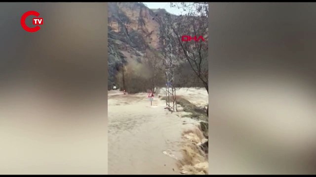 Munzur Çayı 3 noktada taştı: Kara yolu ulaşıma kapatıldı!