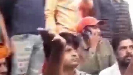 गुना: कम भाव पर गेंहू खरीदने पर किसानो का फूटा गुस्सा,किया चक्का जाम