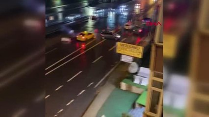 BÜYÜKÇEKMECE'DE İSKİ'NİN ÇALIŞMASI TRAFİĞİ FELÇ ETTİ, PEŞ PEŞE KAZALAR YAŞANDI