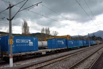 Fotoğraf çektirmek isterken elektrik akımına kapıldılar