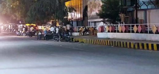 मंदिर व सार्वजनिक स्थानों के पास खुले में छलकाए जा रहे जाम