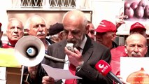 Emeklilerden Ankara'da 'soğan ve TL' protestosu