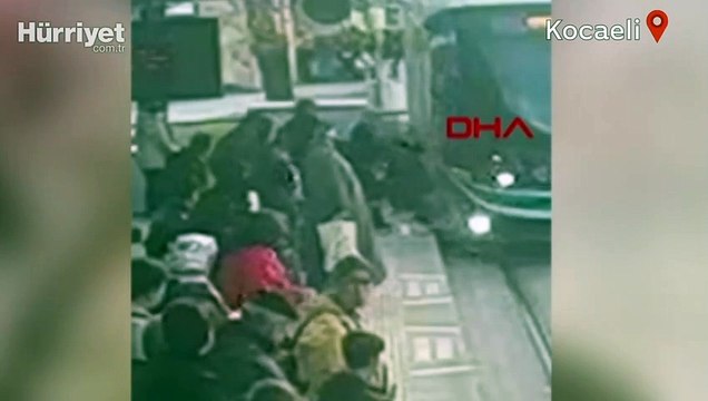 Kocaeli'de tramvay durağındaki güvenlik görevlisinin dikkati hayat kurtardı