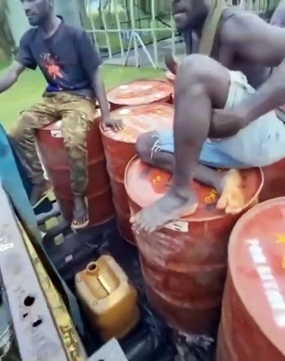 Les camions en Afrique ça tient à pas grand chose... mais ça roule