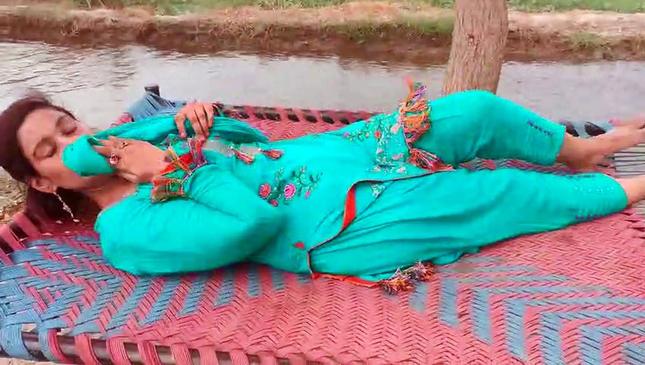 madam kiran sleeping style in Village _ best vlog video _ New Comedian Videos full desi videos_ 2022(720P_HD)
