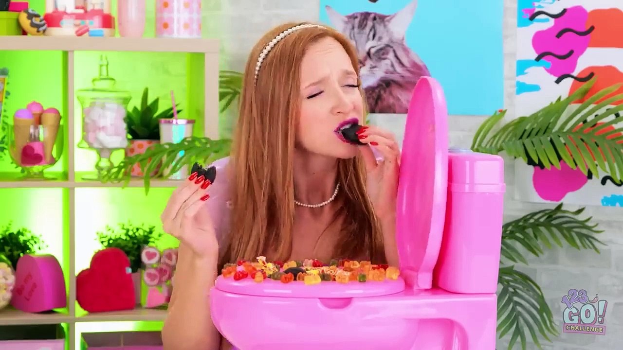 NO HANDS VS ONE HAND VS TWO HANDS Funny Food Situations 100 Layers of Food by 123 GO CHALLENGE