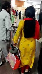 जेपी अस्पताल में मरीज अव्यवस्था से परेशान, परिजन मरीज को स्ट्रेचर पर लेकर भटकते रहे