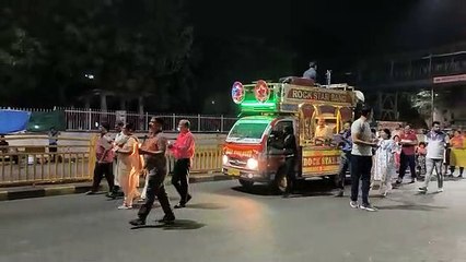 Video...हाथों में मोमबत्तियां लेकर निकाली रैली