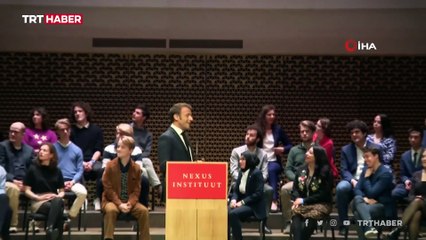 Macron’un konuşması protestocular tarafından kesildi