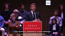 Discurso de Emmanuel Macron interrompido por agitadores