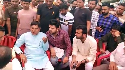 यहां प्रतिष्ठान बंद रख व्यापारियों ने क्यों दिया धरना, देखे वीडियो