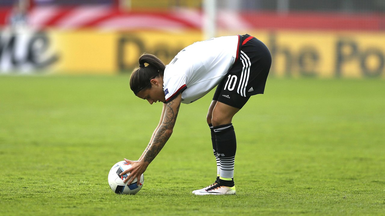 'Das können wir alle nicht': Marozsan und die beidfüßigen Flugbälle