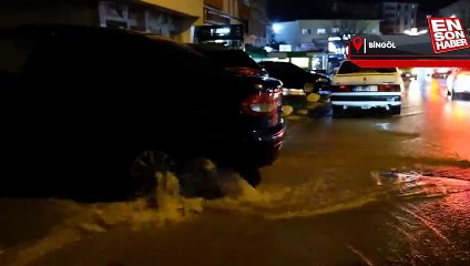 Bingöl'de sağanak yağış hayatı felç etti