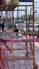 Padre de familia le llena almuerzo a su hija todos los días