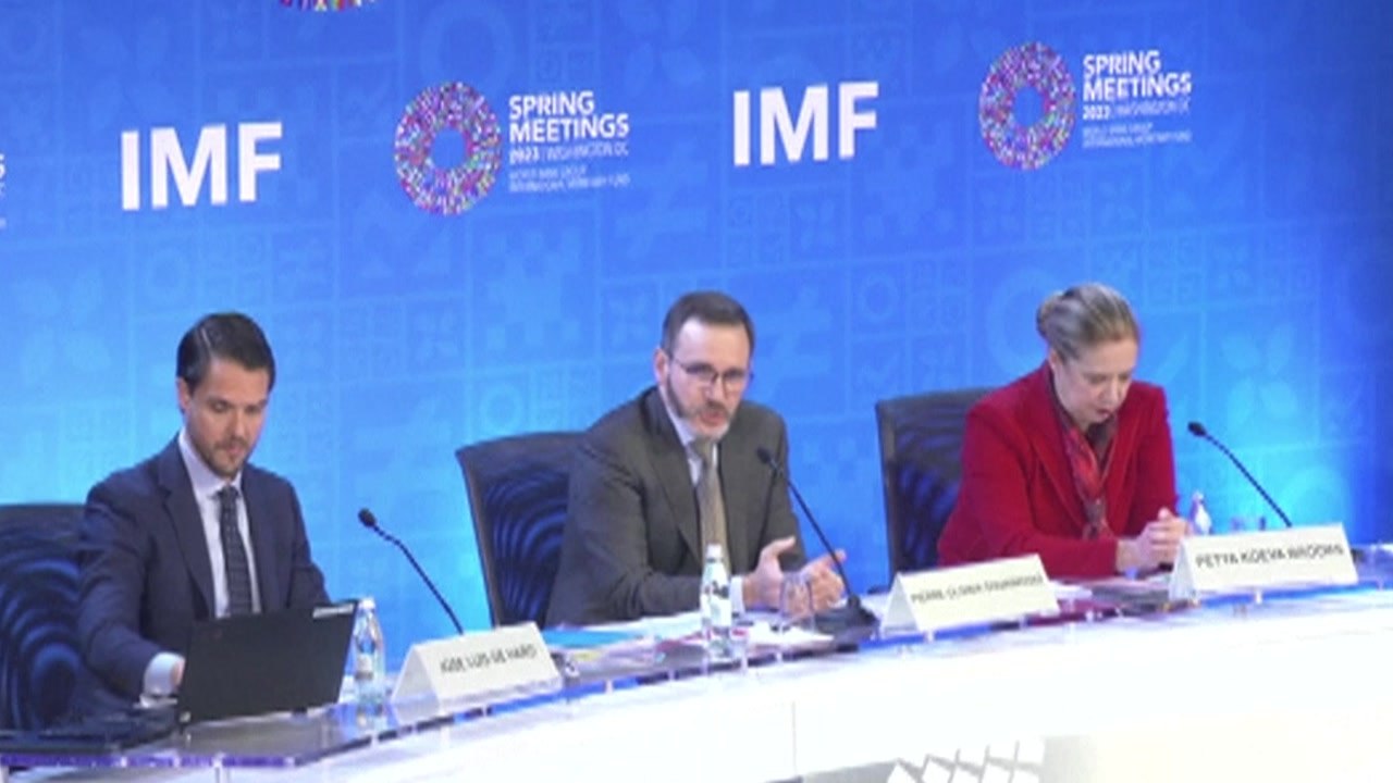 IMF, 올해 세계경제 성장률 2.8% 예측...0.1%p 하향 조정 / YTN