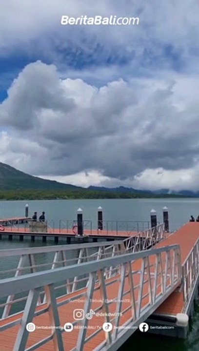 Selamat Pagi Semeton, Indahnya Pemandangan Gunung dari Dermaga