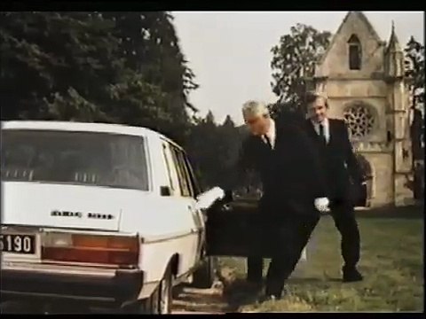 Retenez-moi... ou je fais un malheur! Bande-annonce (EN)