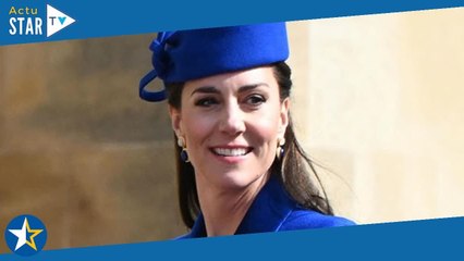 Kate Middleton divine en bleu électrique : ce détail qui aurait fait sauter la reine Elizabeth au pl