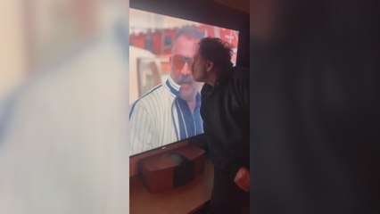Özgür Ozan, Şevket Çoruh'u görünce ekranı öptü