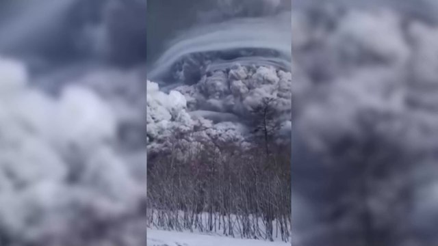 Rusya’da deprem ve yanardağ patlaması sonrası kül yağdı