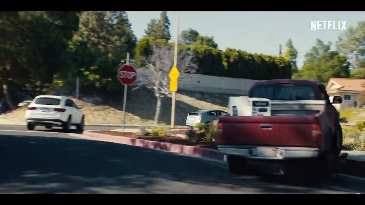 La bande-annonce d'Acharnés : la nouvelle série Netflix comique que les abonnés adorent