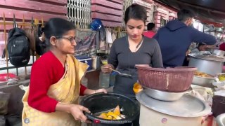 India’s Fashion Designer Selling Food On The Street _ ￼Cheapest Veg Thali Rs_HD