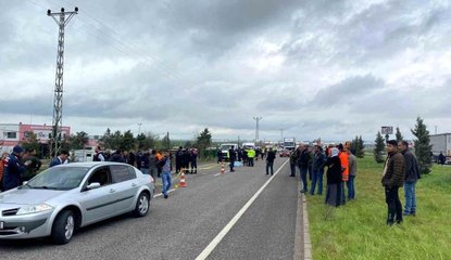 Diyarbakır Elazığ karayolu 16. kilometresinde yolda çalışma yapan karayolları personeli seyir halindeki ticari bir aracın çarpması sonucu meydana...