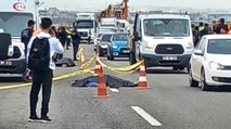 Yol çalışması yapan işçilere araç çarptı: 3 ölü