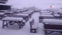 Nisan ayının ortasında Uludağ'a kar yağdı, kalınlığı 58 santimetreye ulaştı